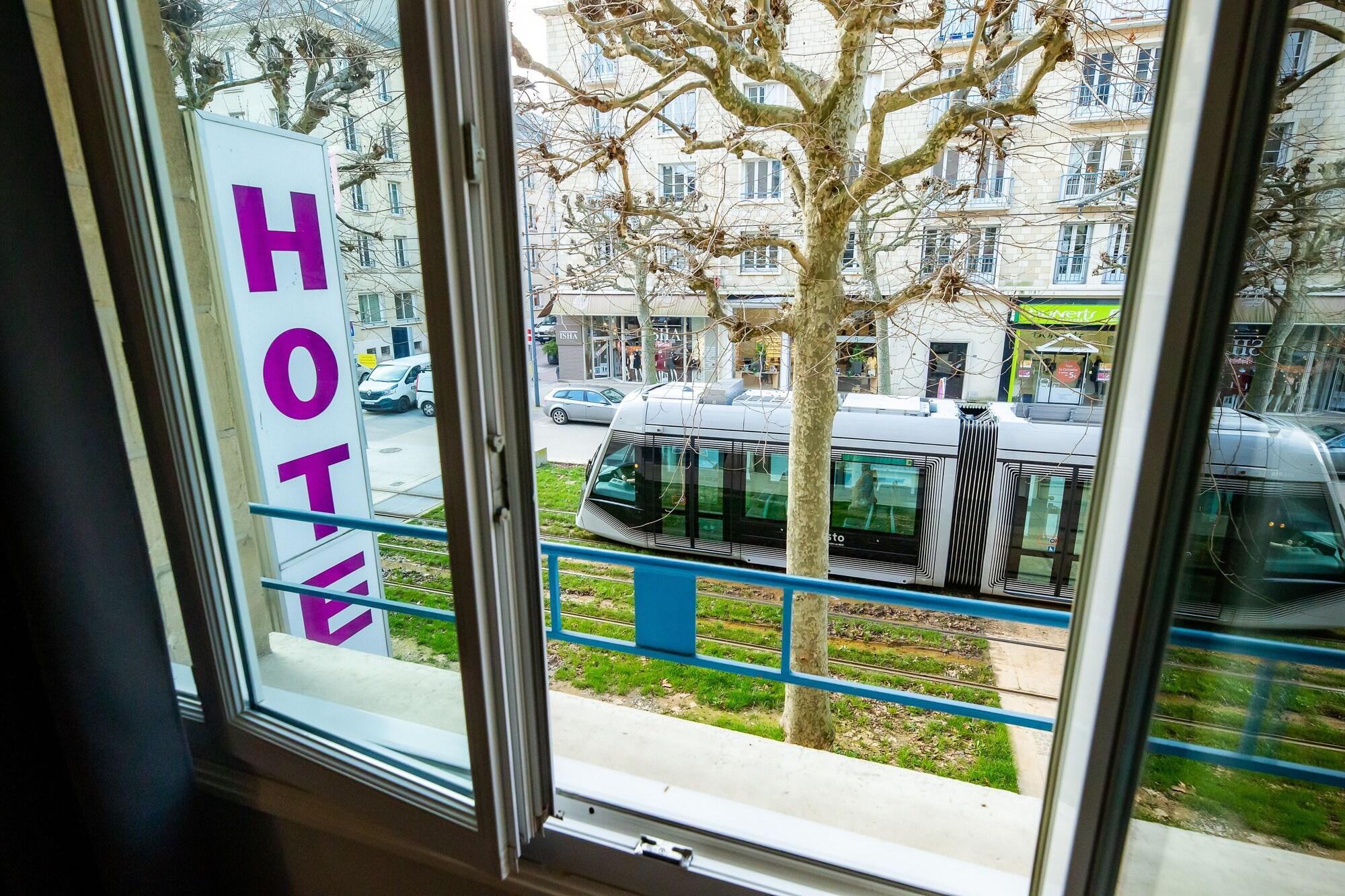 Logis Du Chateau Hotel 3*